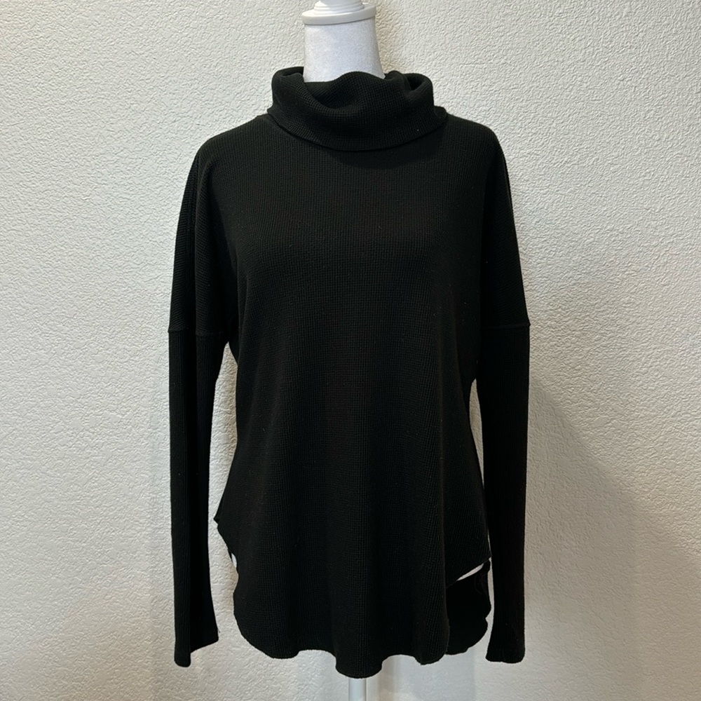 Waffle print black tape long sleeve turtle neck sweater shirt